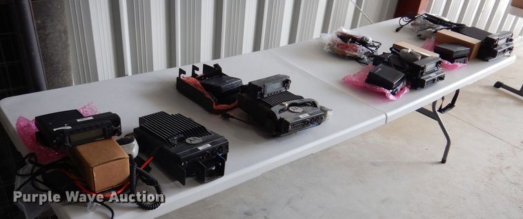 image for item IQ9685 (7) Motorola radios