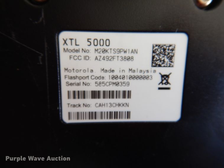 image for item IQ9685 (7) Motorola radios