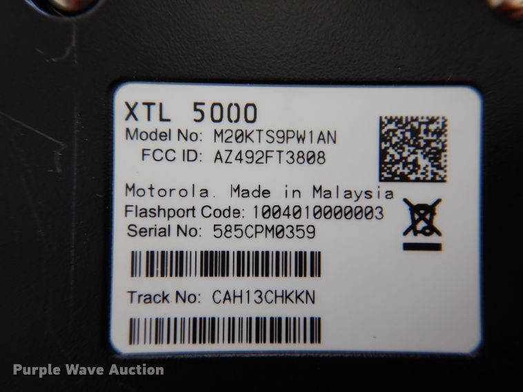 image for item IQ9685 (7) Motorola radios
