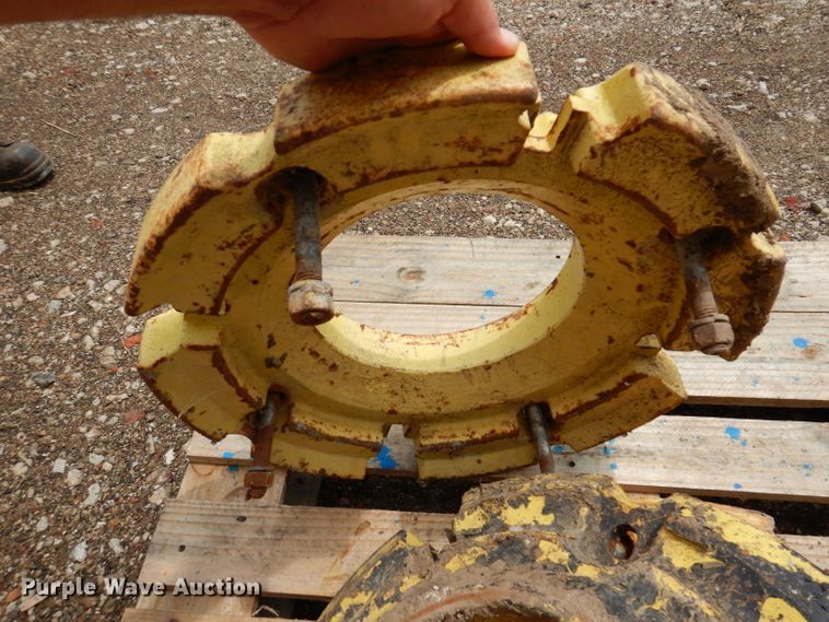image for item IQ9688 (6) John Deere wheel weights
