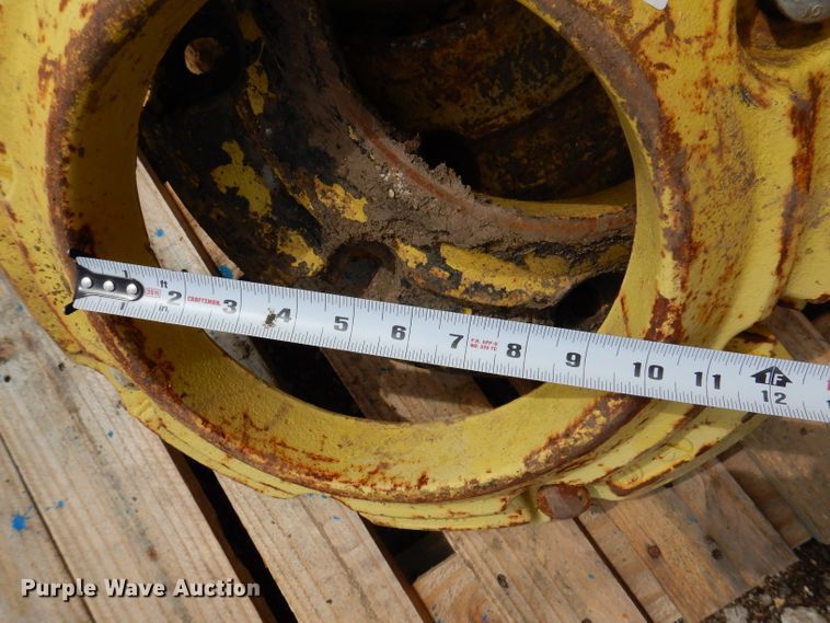 image for item IQ9688 (6) John Deere wheel weights