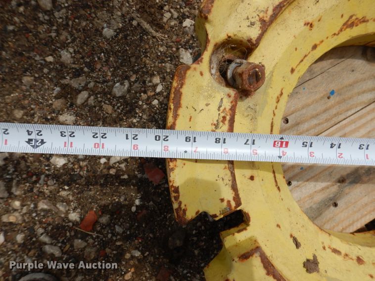 image for item IQ9688 (6) John Deere wheel weights