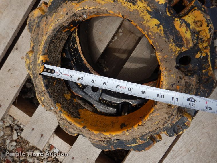 image for item IQ9688 (6) John Deere wheel weights