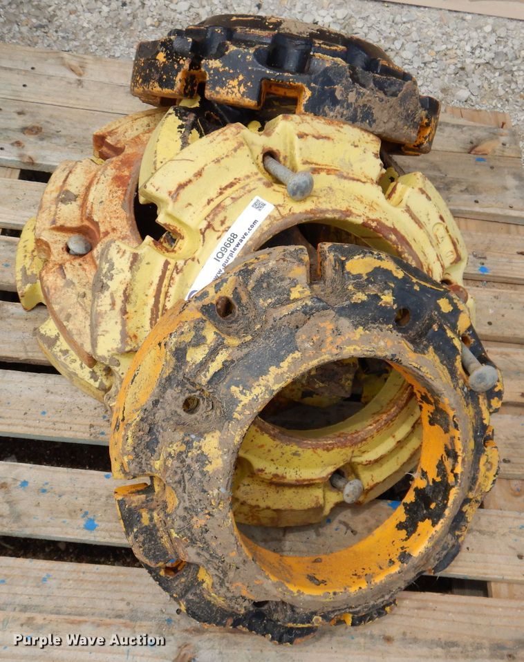 image for item IQ9688 (6) John Deere wheel weights