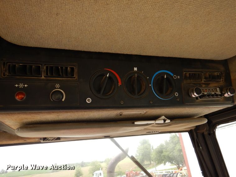 image for item IQ9690 1994 Case IH 895  MFWD tractor