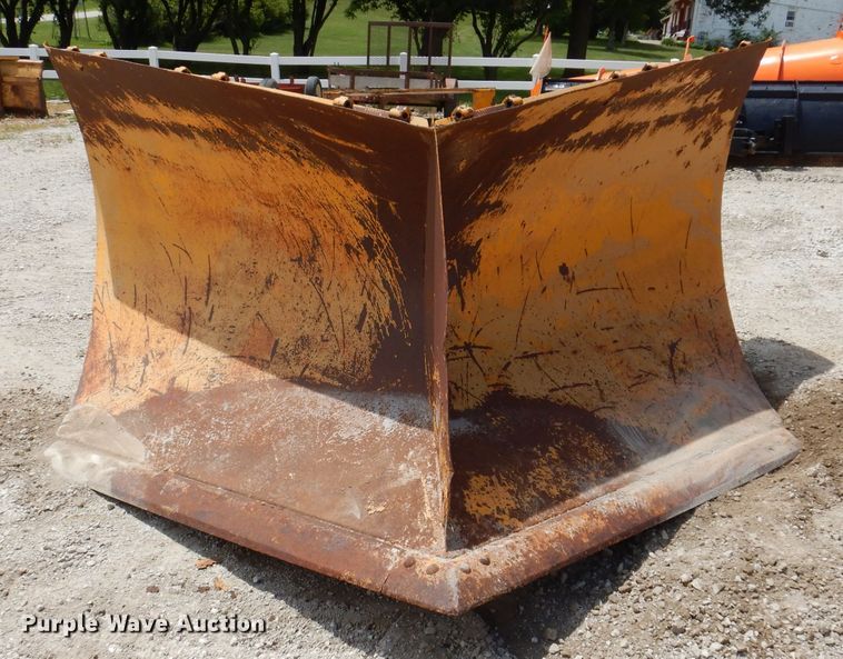 image for item IQ9695 124"W V snow plow