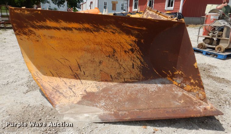 image for item IQ9695 124"W V snow plow