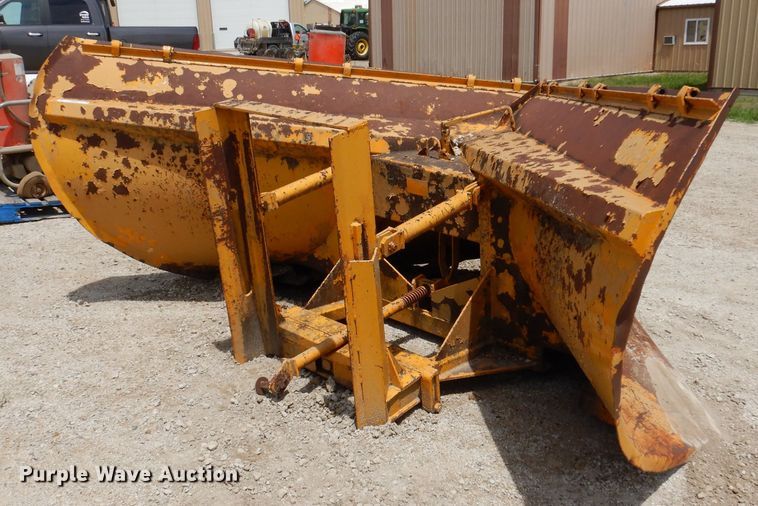 image for item IQ9695 124"W V snow plow