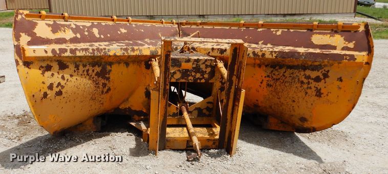 image for item IQ9695 124"W V snow plow