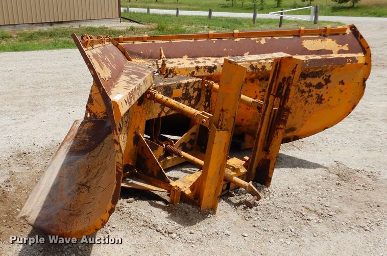 image for item IQ9695 124"W V snow plow