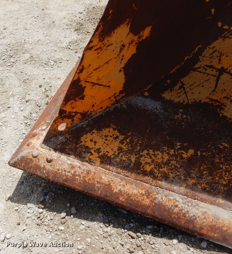 image for item IQ9695 124"W V snow plow