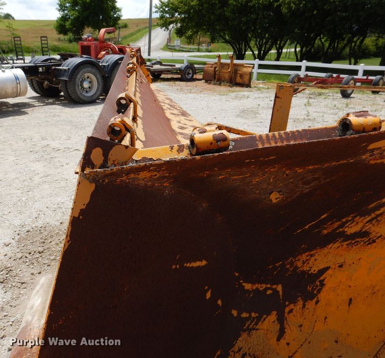 image for item IQ9695 124"W V snow plow