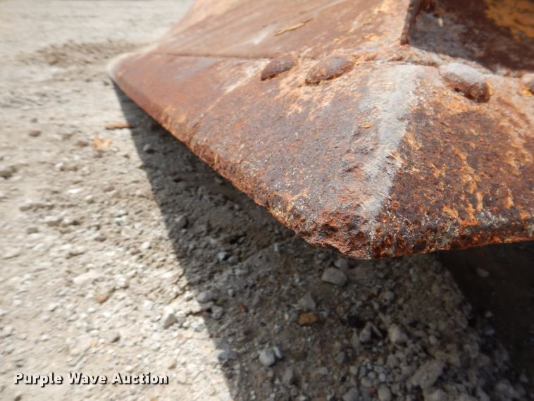 image for item IQ9695 124"W V snow plow