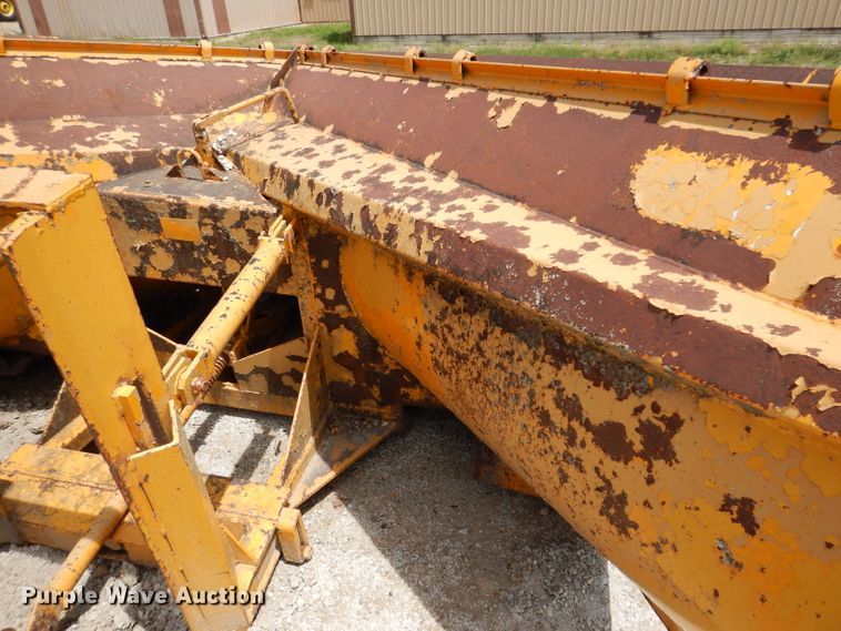 image for item IQ9695 124"W V snow plow