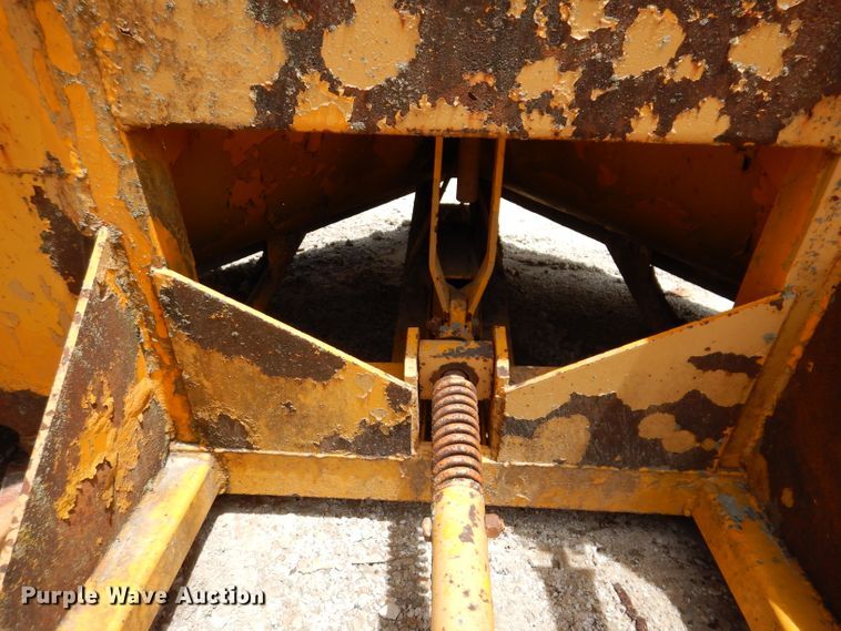 image for item IQ9695 124"W V snow plow