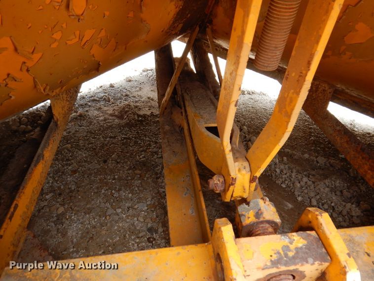 image for item IQ9695 124"W V snow plow