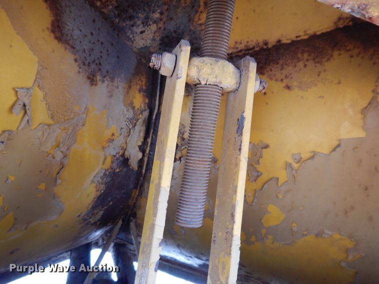 image for item IQ9695 124"W V snow plow