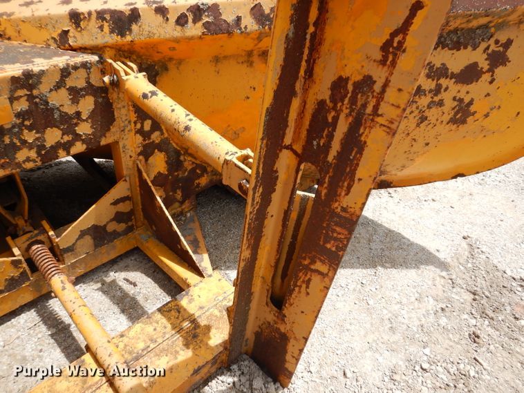 image for item IQ9695 124"W V snow plow