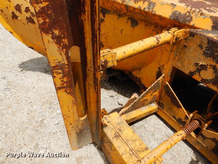 image for item IQ9695 124"W V snow plow