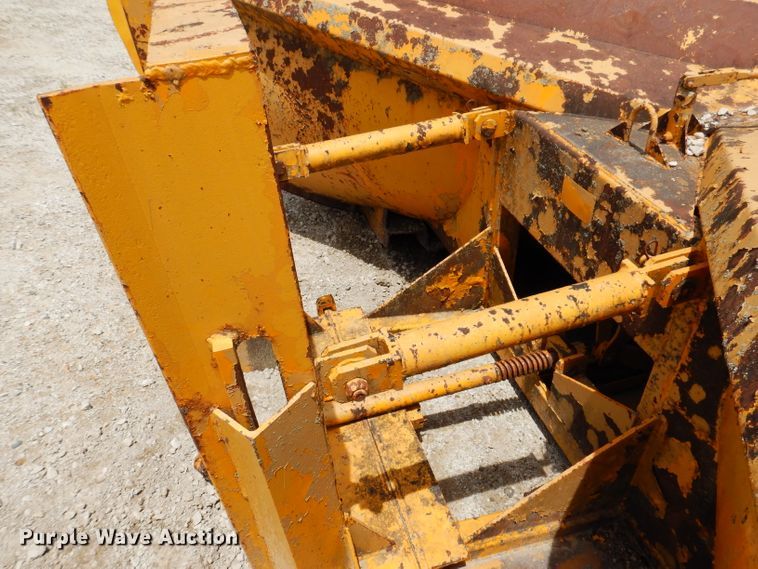 image for item IQ9695 124"W V snow plow