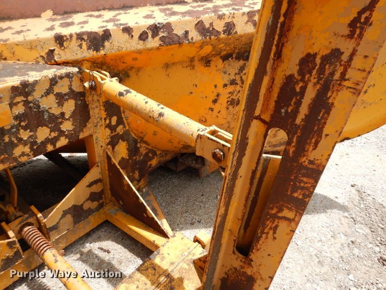 image for item IQ9695 124"W V snow plow