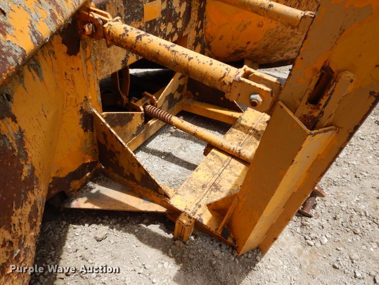 image for item IQ9695 124"W V snow plow