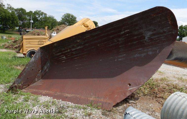 image for item IQ9698 12'10"W V-plow