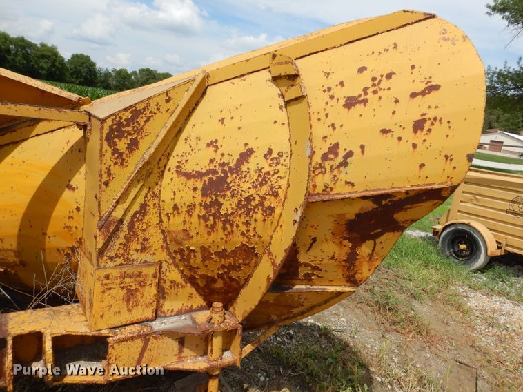 image for item IQ9698 12'10"W V-plow