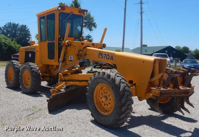 image for item IT9198 1984 John Deere 570A  motor grader