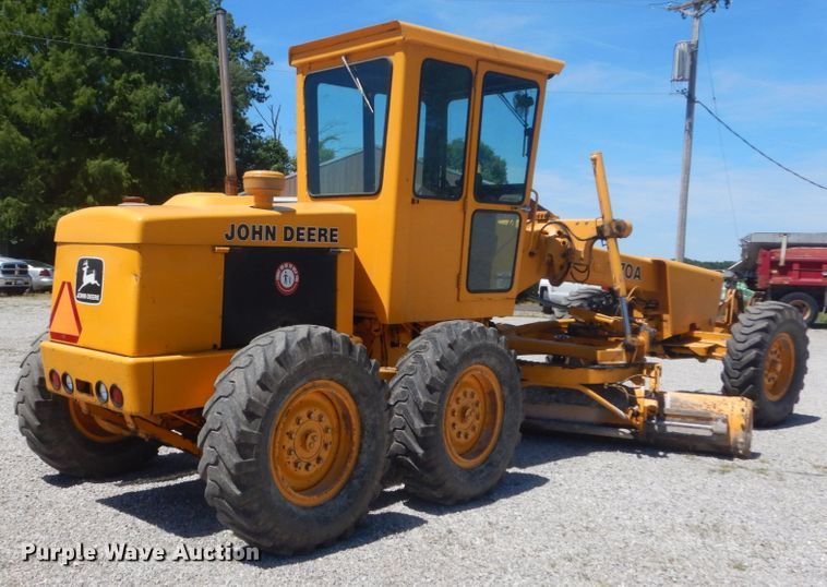 image for item IT9198 1984 John Deere 570A  motor grader