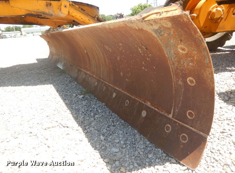 image for item IT9198 1984 John Deere 570A  motor grader