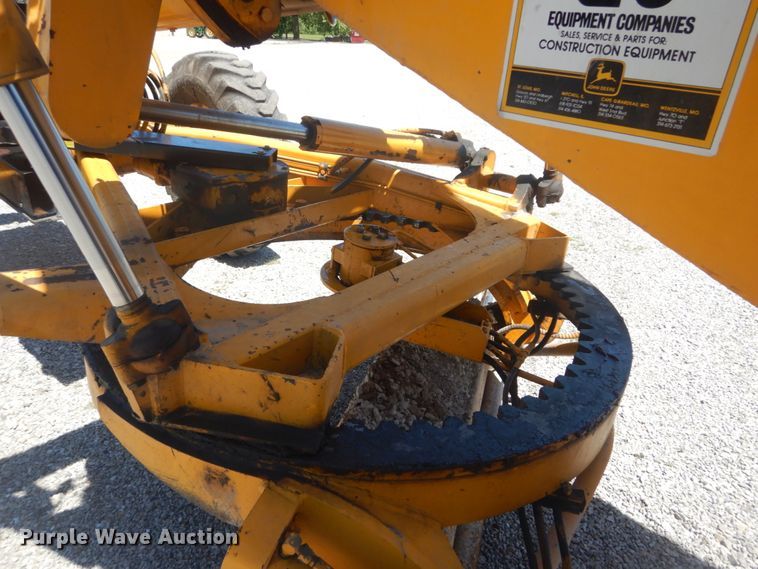 image for item IT9198 1984 John Deere 570A  motor grader