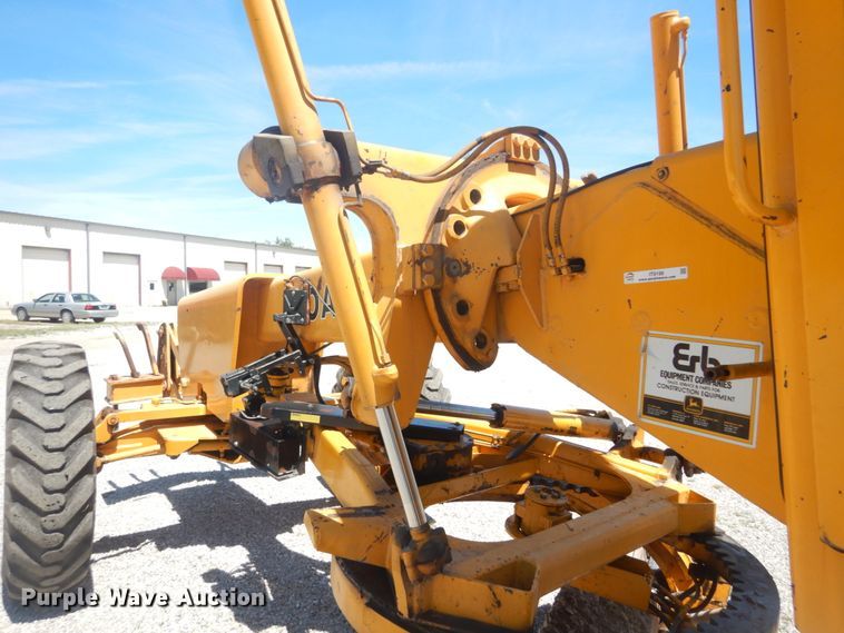 image for item IT9198 1984 John Deere 570A  motor grader