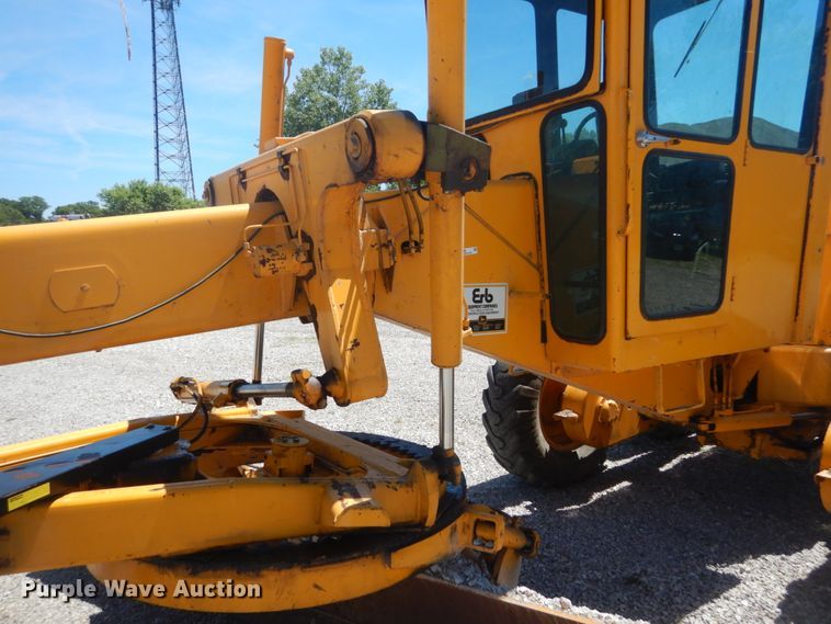 image for item IT9198 1984 John Deere 570A  motor grader