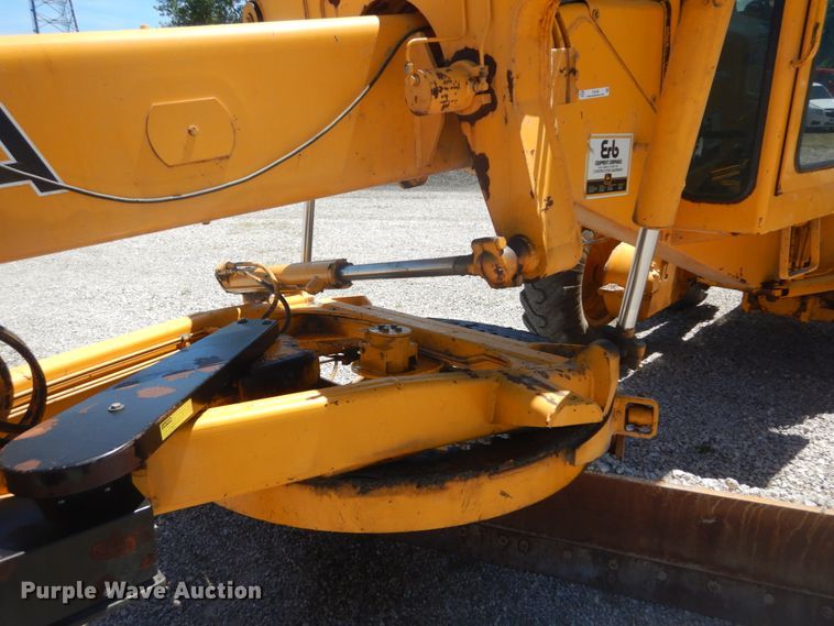 image for item IT9198 1984 John Deere 570A  motor grader