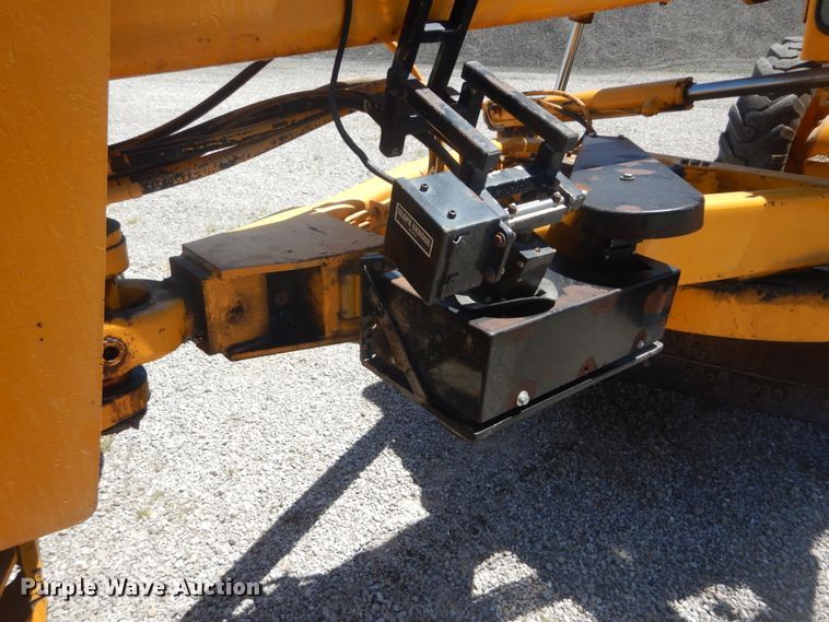 image for item IT9198 1984 John Deere 570A  motor grader