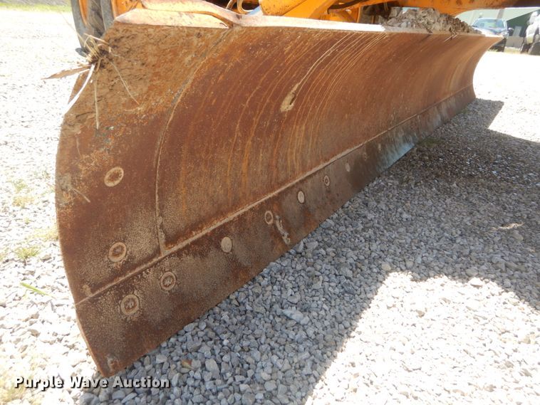 image for item IT9198 1984 John Deere 570A  motor grader