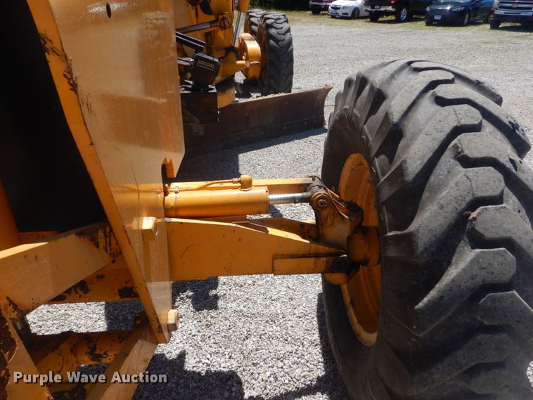 image for item IT9198 1984 John Deere 570A  motor grader