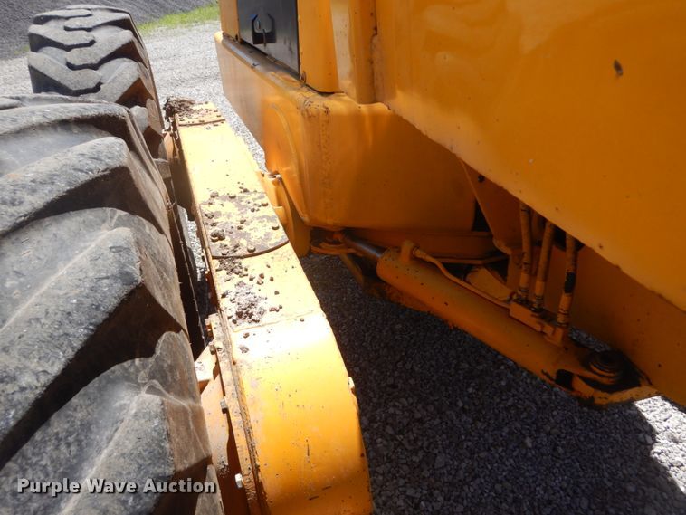 image for item IT9198 1984 John Deere 570A  motor grader