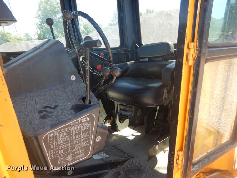 image for item IT9198 1984 John Deere 570A  motor grader