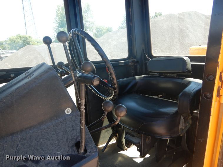 image for item IT9198 1984 John Deere 570A  motor grader