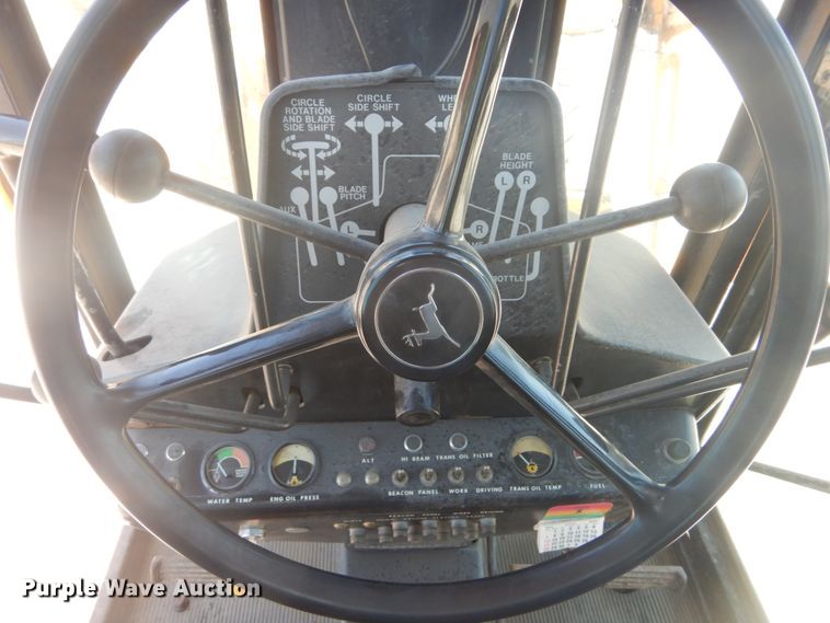 image for item IT9198 1984 John Deere 570A  motor grader