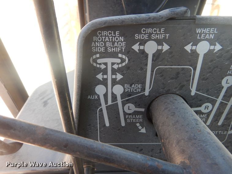 image for item IT9198 1984 John Deere 570A  motor grader