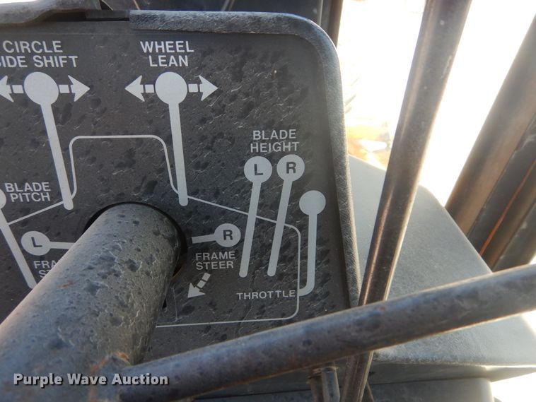 image for item IT9198 1984 John Deere 570A  motor grader