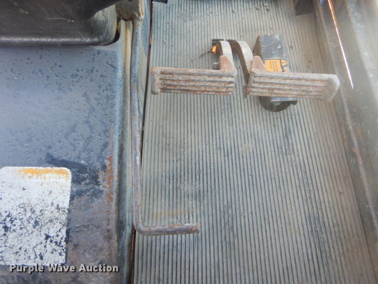 image for item IT9198 1984 John Deere 570A  motor grader