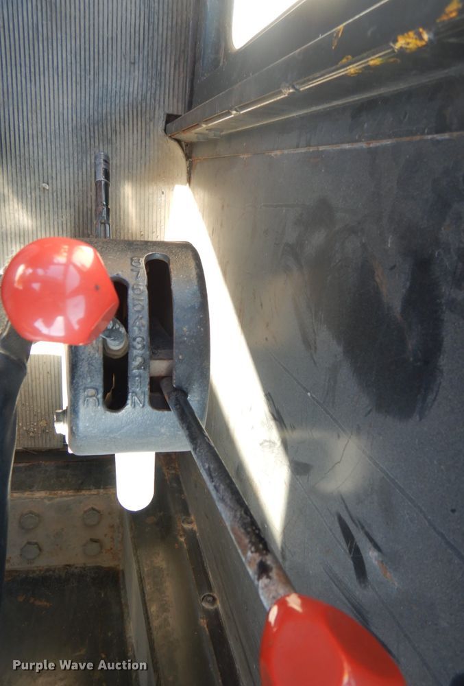 image for item IT9198 1984 John Deere 570A  motor grader