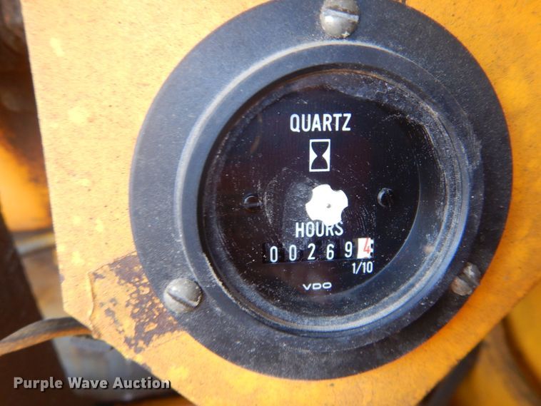 image for item IT9198 1984 John Deere 570A  motor grader