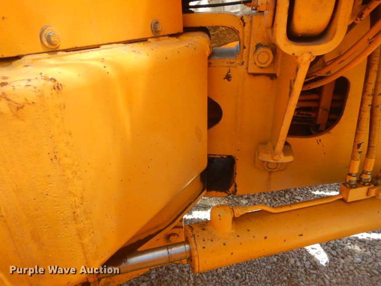 image for item IT9198 1984 John Deere 570A  motor grader