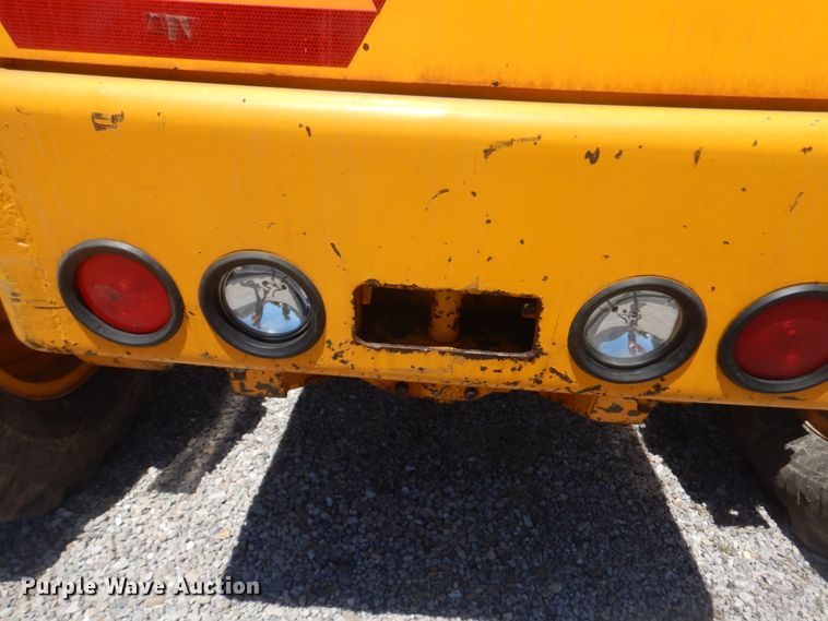 image for item IT9198 1984 John Deere 570A  motor grader