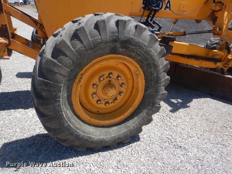 image for item IT9198 1984 John Deere 570A  motor grader